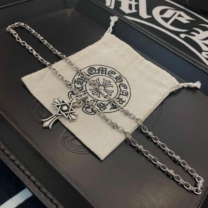 Ch*0me He**ts necklaces